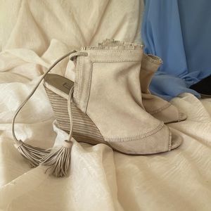 Kristin cavallari chinese laundry fringe suede wedges